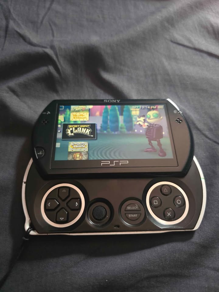 Dark Slate Gray PSP Go 32GB + Juegos Digitales | Consola portátil premium Costa Rica