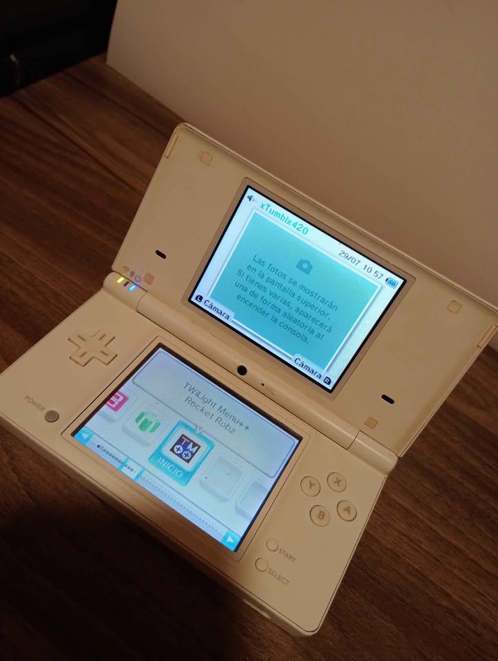Sienna Nintendo DSi — Consola Hackeada, Lista para Jugar