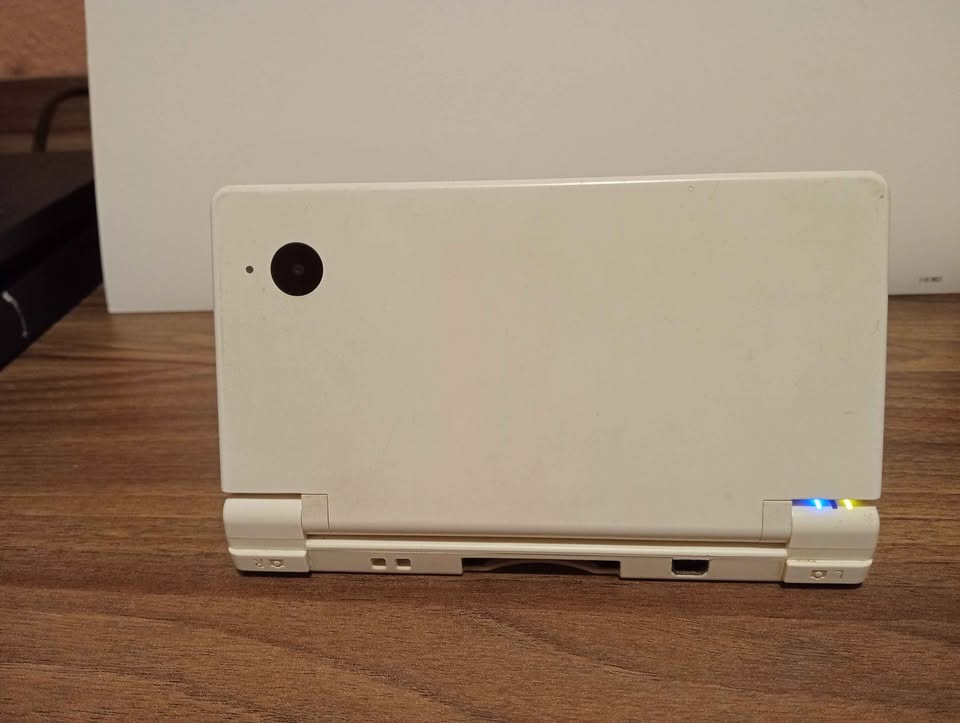 Dark Gray Nintendo DSi — Consola Hackeada, Lista para Jugar