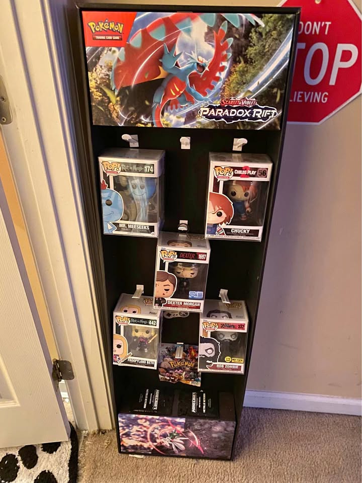 Rosy Brown Display Personalizado para Cartas Pokémon – Compatible con Graded y Normales