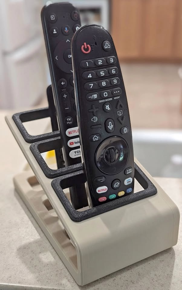 Rosy Brown Soporte para Control Remoto Impreso en 3D – Organizador para 3 Controles en Costa Rica