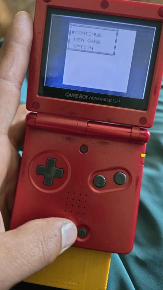 Saddle Brown Game Boy Advance SP + Pokémon Yellow, Red & Blue | Bundle Retro Costa Rica