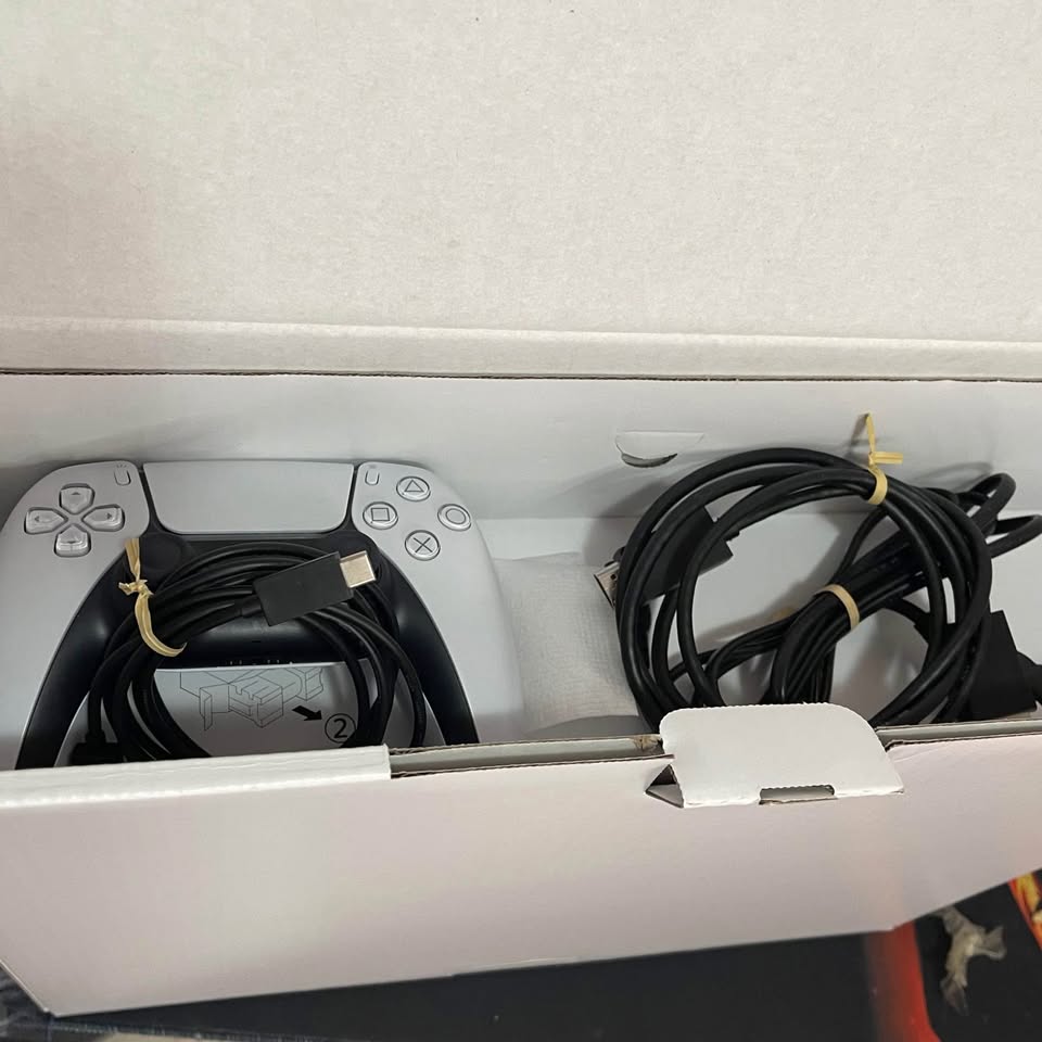 Gray PlayStation 5 1TB Versión Disco con 1 Mando – Costa Rica