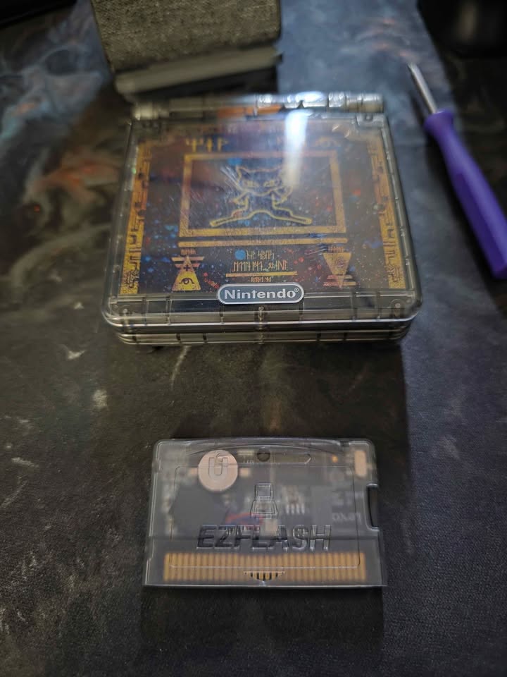 Game Boy Advance SP Custom Mew con EZ Flash Omega en Costa Rica – Consola retro premium Nintendo Nintendo