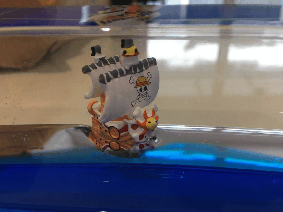Embárcate en una experiencia única con nuestro Barco de Decoración One Piece Luffy DriftSoing Bottle! - Tico Ofertas