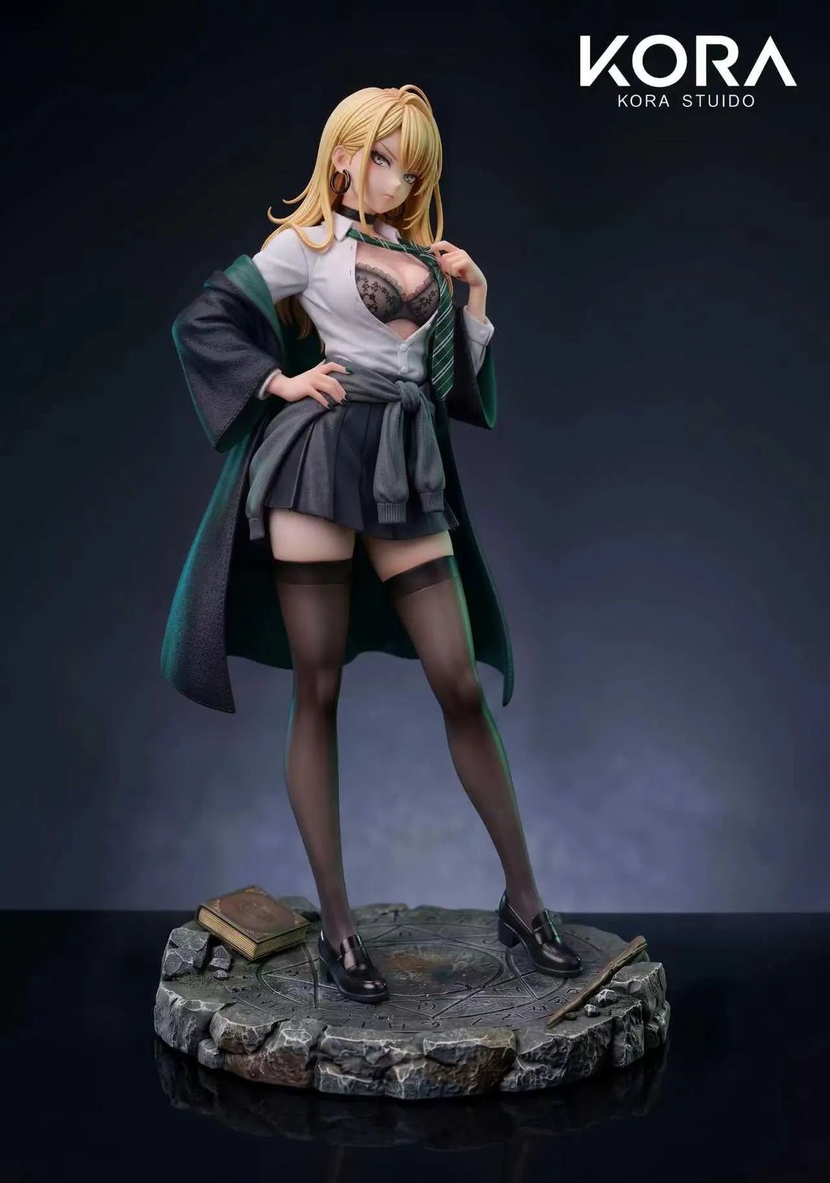 Estatuilla Blonde Uniform Girl (Chica Rubia con Uniforme) | KORA Studio | Tienda Anime | Tico Ofertas
