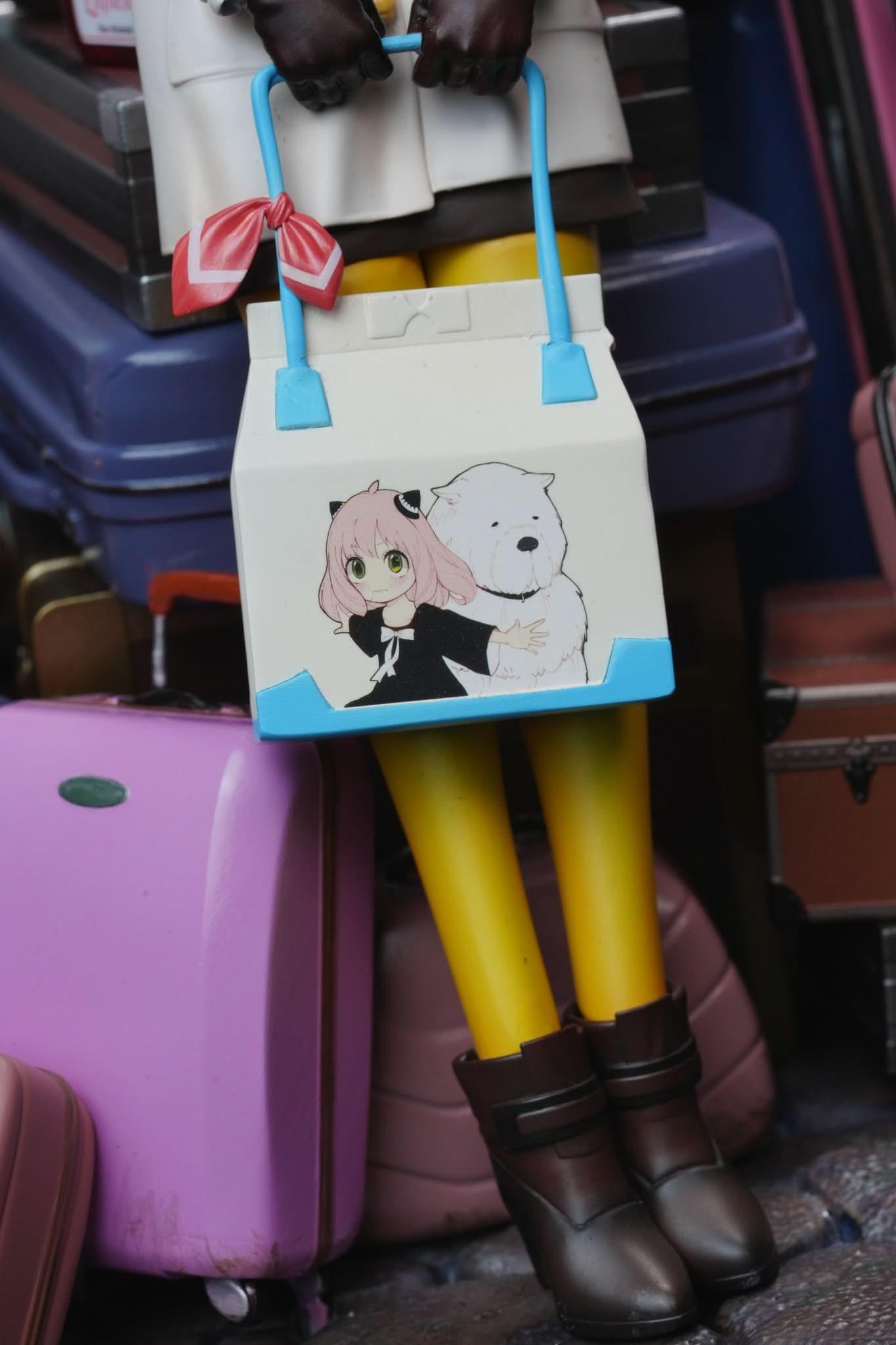 Dark Gray Big Feeler Studio - SPY×FAMILY CODE: Retrato de la Familia Blanca | Figuras Anime Costa Rica, Coleccionable de Arte y Familia