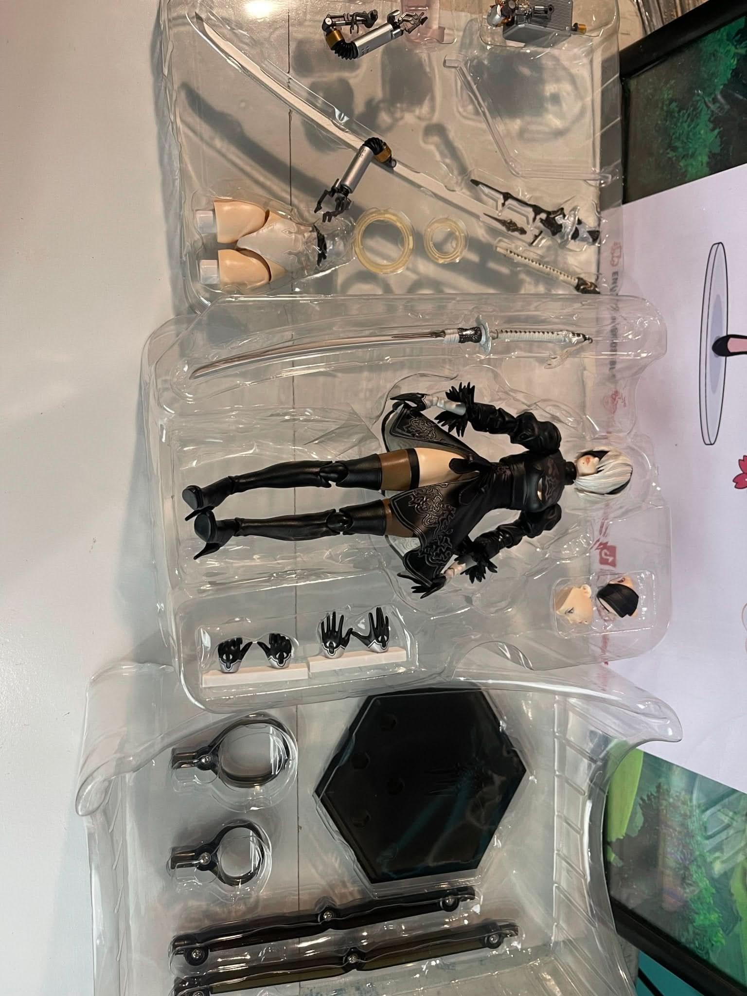 Rosy Brown Figura de Acción Play Arts Kai - NieR 2B Tipo B DX Edición Deluxe 26CM | Tienda Anime Costa Rica - Tico Ofertas