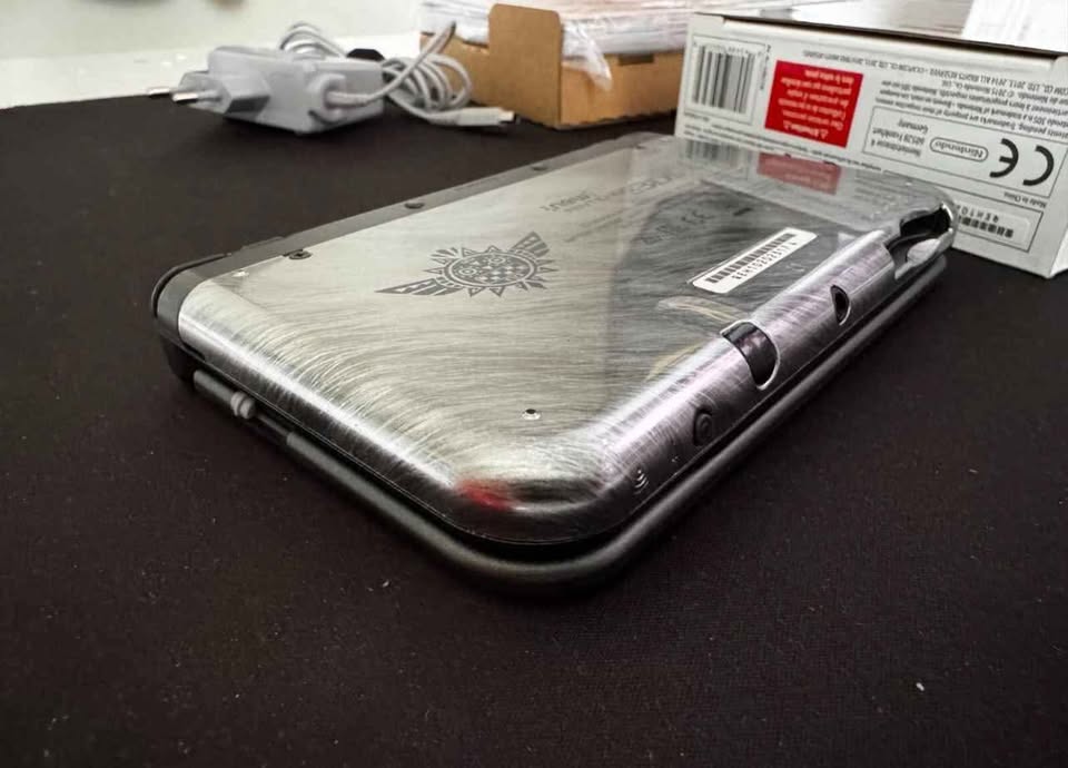 Gray Nintendo 3DS XL Edición Monster Hunter – Coleccionables con magia | Costa Rica