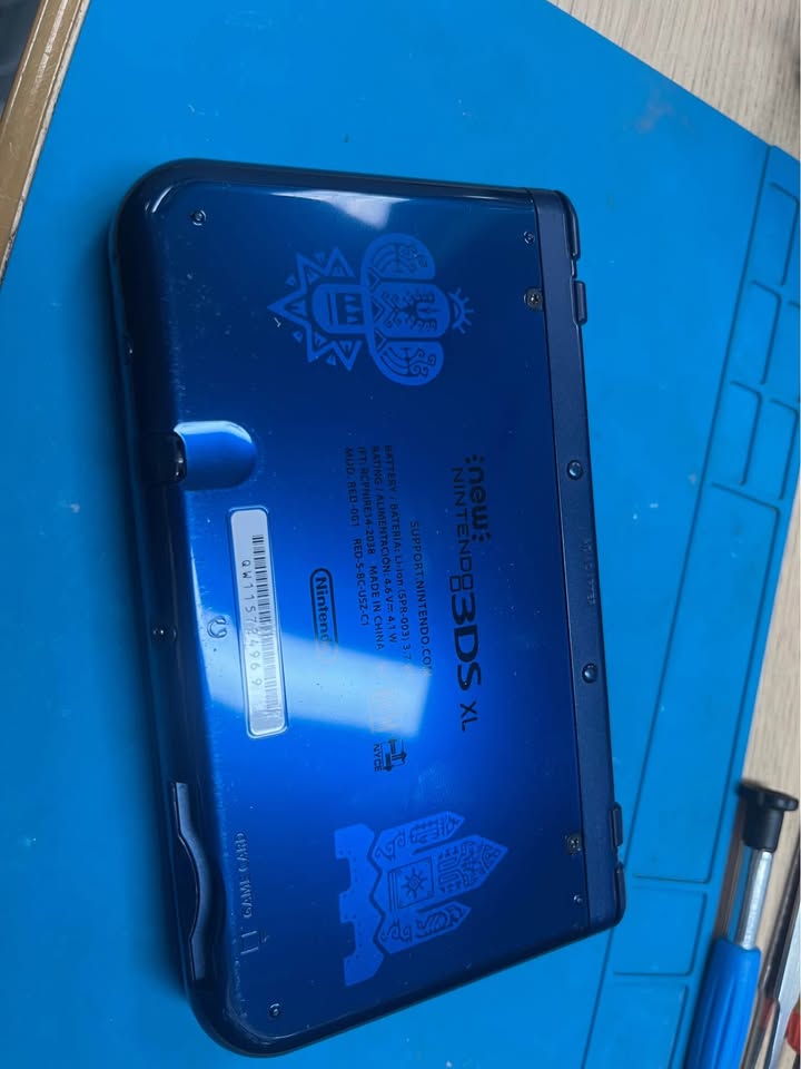 Dark Cyan Nintendo 3DS XL Edición Monster Hunter – Coleccionables con magia | Costa Rica
