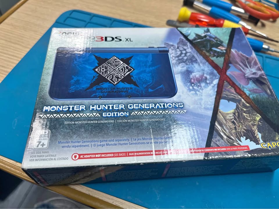 Dark Slate Blue Nintendo 3DS XL Edición Monster Hunter – Coleccionables con magia | Costa Rica