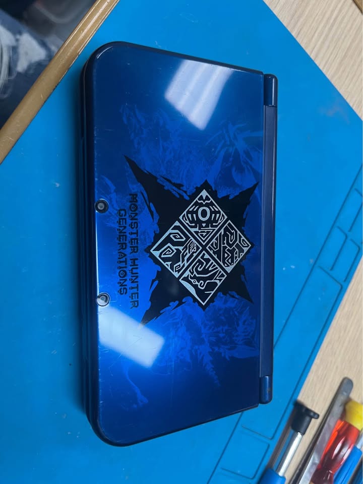 Dark Cyan Nintendo 3DS XL Edición Monster Hunter – Coleccionables con magia | Costa Rica