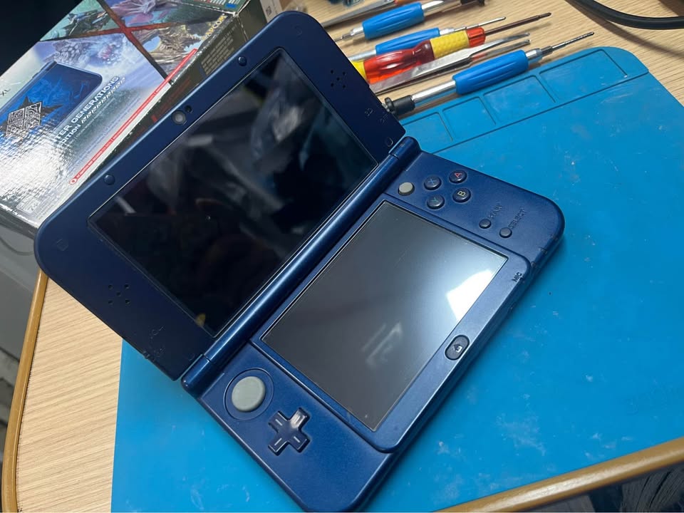 Dark Slate Gray Nintendo 3DS XL Edición Monster Hunter – Coleccionables con magia | Costa Rica