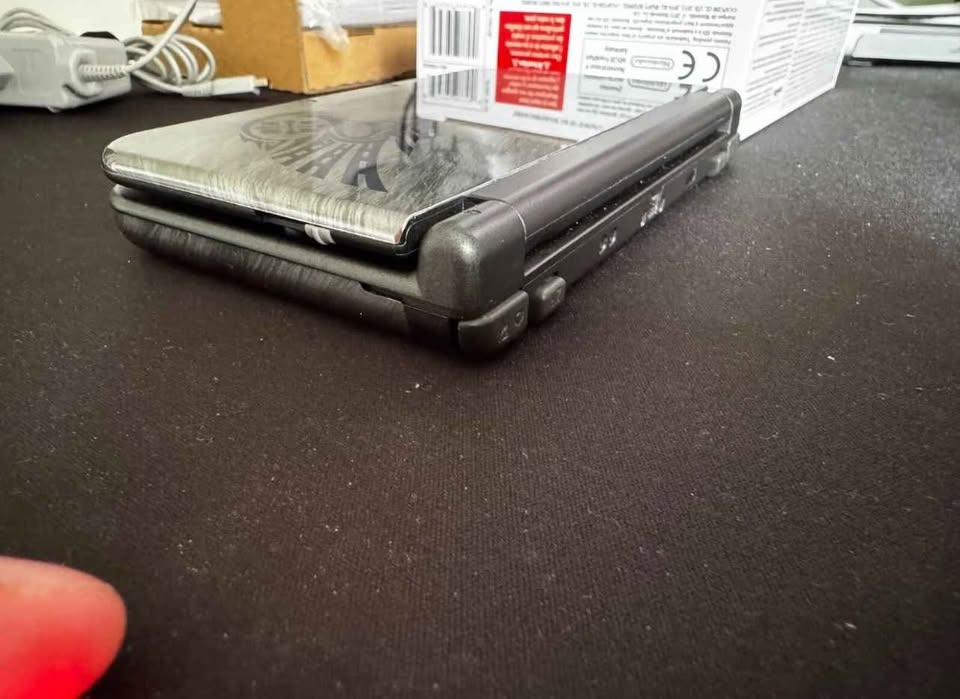 Dark Slate Gray Nintendo 3DS XL Edición Monster Hunter – Coleccionables con magia | Costa Rica