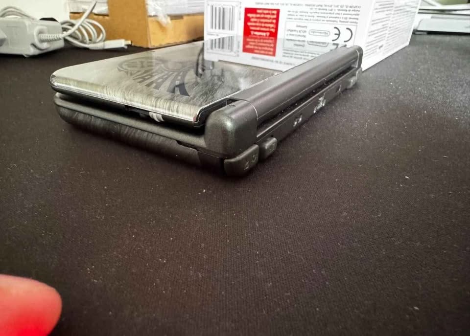 Dark Slate Gray Nintendo 3DS XL Edición Monster Hunter – Coleccionables con magia | Costa Rica