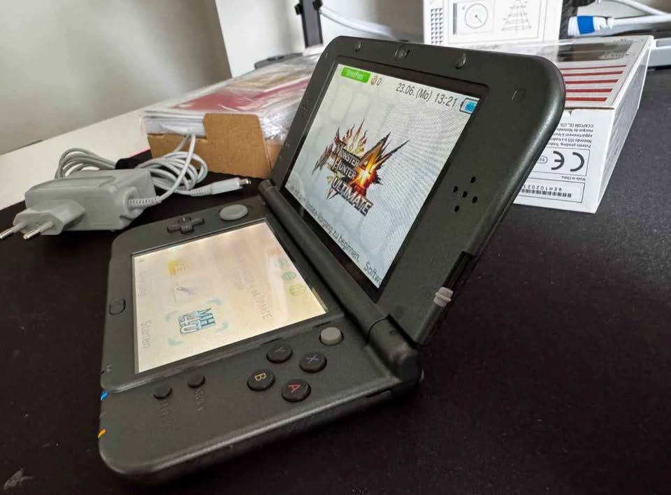 Gray Nintendo 3DS XL Edición Monster Hunter – Coleccionables con magia | Costa Rica