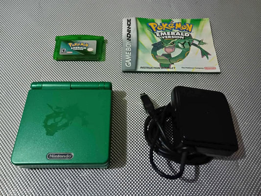 Dark Slate Gray Game Boy Advance SP “Rayquaza” + Pokémon Emerald (Original) + Manual Original | Consola Retro Costa Rica