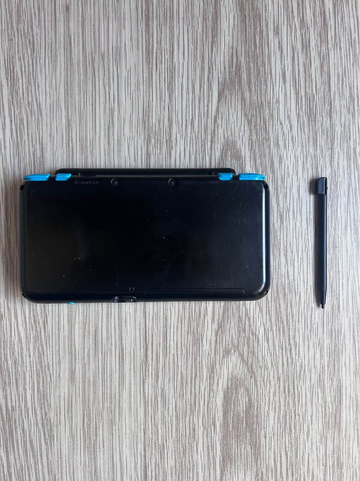 Gray New Nintendo 2DS XL – Consola portátil con juegos instalados y tienda gratis | Tico Ofertas (Copia)