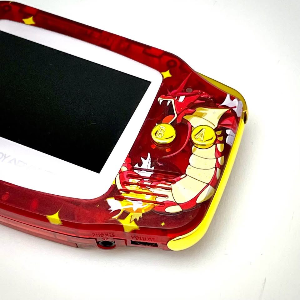 Game Boy Advance edición Gyarados Shiny personalizada con pantalla IPS en Costa Rica