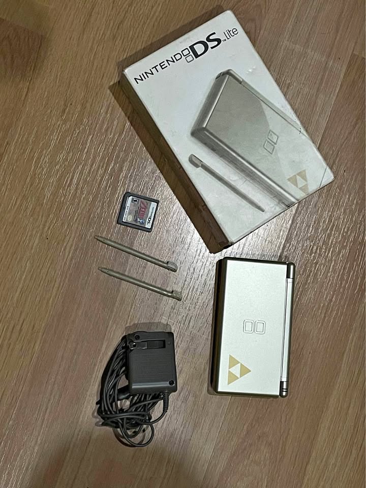 Dim Gray Nintendo DS Lite Edición Zelda | Consola coleccionable en Costa Rica