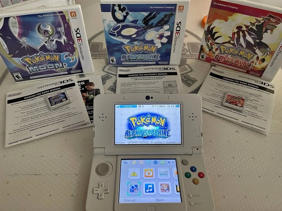 Slate Gray Nintendo 3DS Pokémon Red/Blue Edition 20th Anniversary – Edición Coleccionista