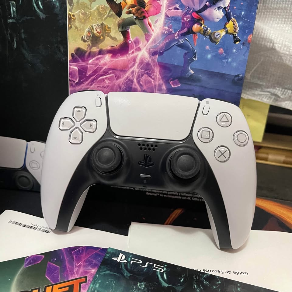 Light Gray PlayStation 5 1TB Versión Disco con 1 Mando – Costa Rica