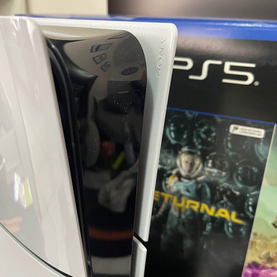 Gray PlayStation 5 1TB Versión Disco con 1 Mando – Costa Rica