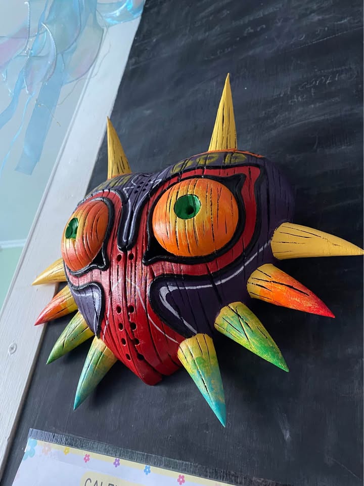 Gray Máscara Majora’s Mask Zelda Artesanal – Coleccionable Hecho a Mano 30x40 cm