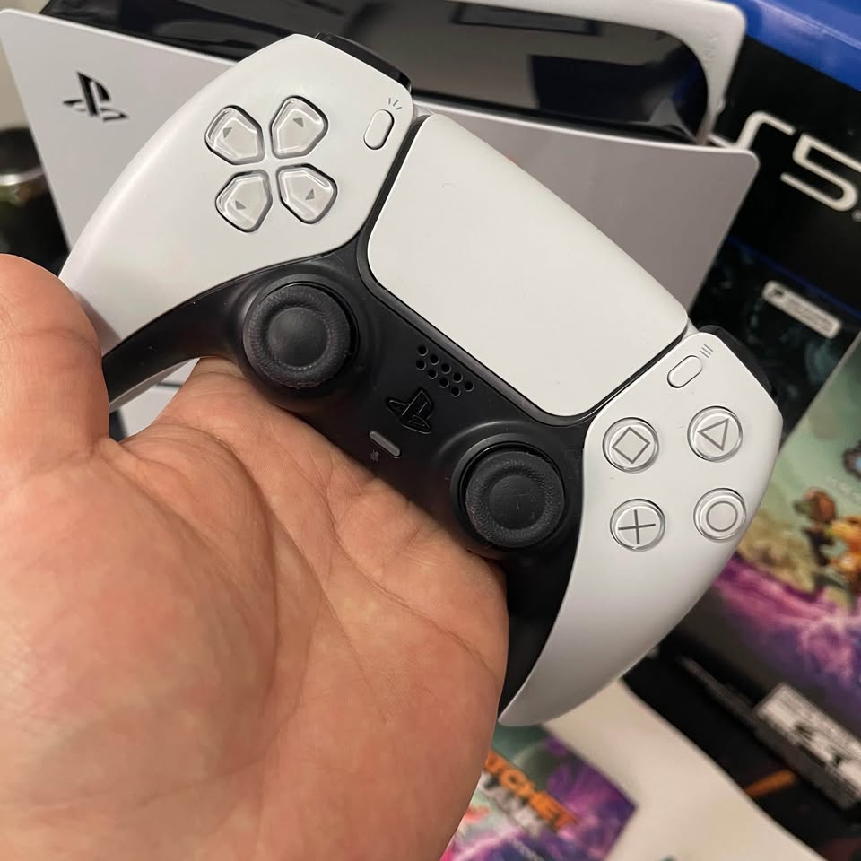 Rosy Brown PlayStation 5 1TB Versión Disco con 1 Mando – Costa Rica