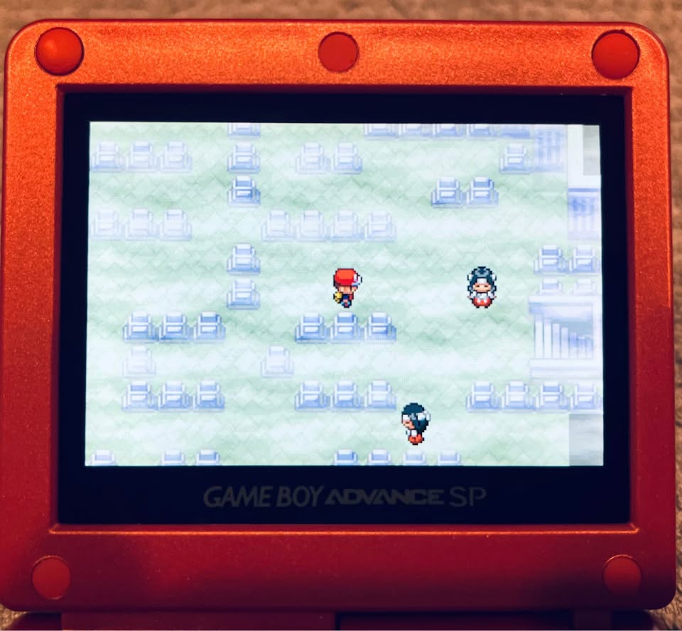 Black GameBoy Advance SP con Pantalla IPS + Pokémon FireRed (Versión Japonesa)