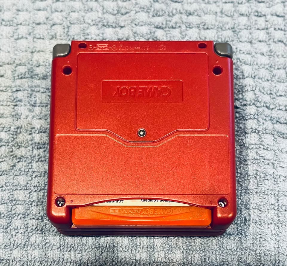 Gray GameBoy Advance SP con Pantalla IPS + Pokémon FireRed (Versión Japonesa)