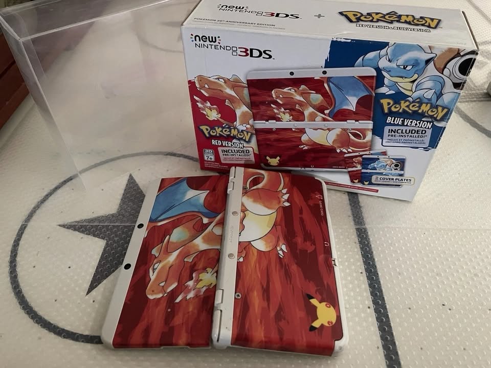 Dark Gray Nintendo 3DS Pokémon Red/Blue Edition 20th Anniversary – Edición Coleccionista