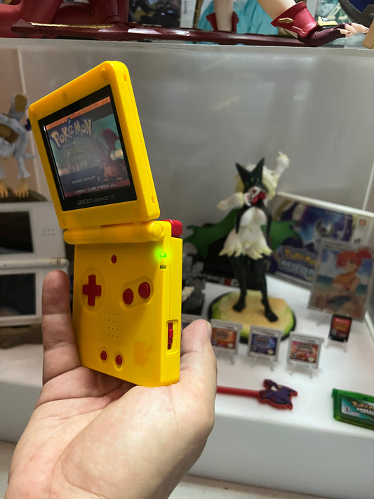 Light Slate Gray Game Boy Advance SP con Pantalla IPS – Pikachu Edition | Edición Limitada | Consola Retro Costa Rica