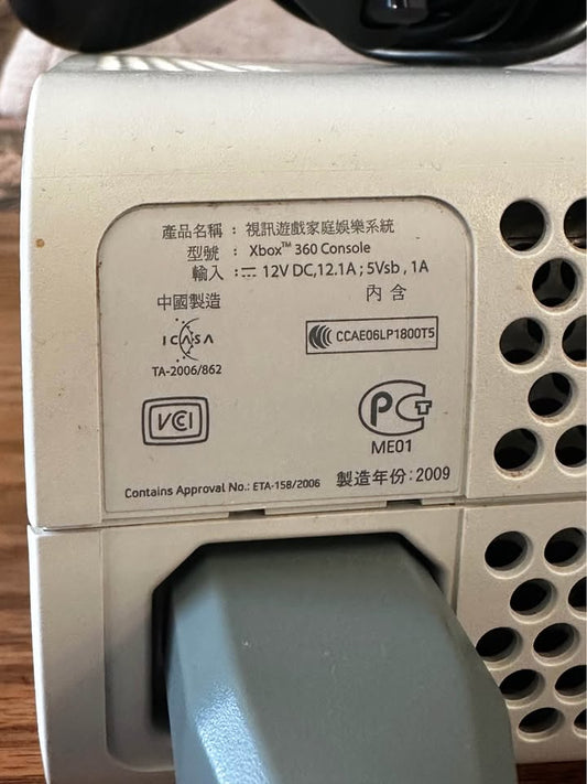 Dark Gray Xbox 360 original con 2 controles y 3 juegos – Consolas video juegos costa rica