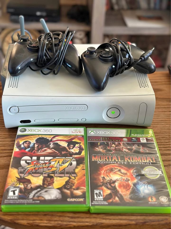 Dim Gray Xbox 360 original con 2 controles y 3 juegos – Consolas video juegos costa rica