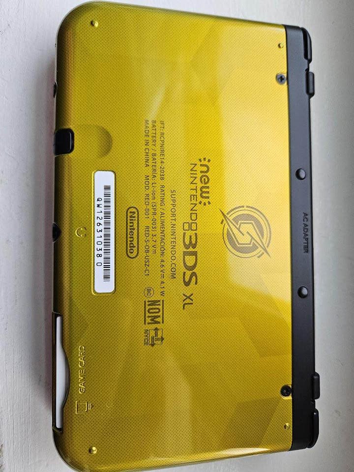 Dark Goldenrod New Nintendo 3DS XL Samus Edition – Full Hack con Juegos | Edición Especial Metroid | Consola video juegos Costa Rica
