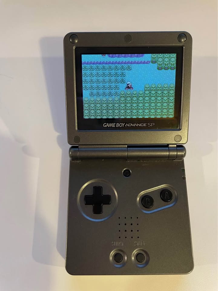 Game Boy Advance SP + Pokémon Emeralda y Verde hoja | Consolas Costa Rica  |  Tico Ofertas Game Boy Advance SP