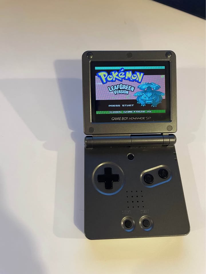 Game Boy Advance SP + Pokémon Emeralda y Verde hoja | Consolas Costa Rica  |  Tico Ofertas Game Boy Advance SP