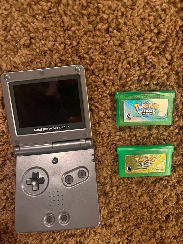 Game Boy Advance SP + Pokémon Emeralda y Verde hoja | Consolas Costa Rica  |  Tico Ofertas Game Boy Advance SP