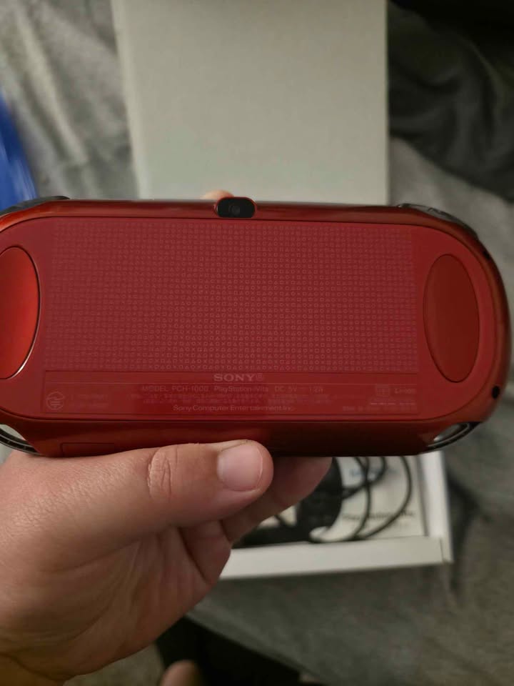 PS Vita PCH-1000 OLED en Costa Rica – Consola portátil Sony Cosmic Red | Tienda de Videojuegos Costa Rica PS Vita