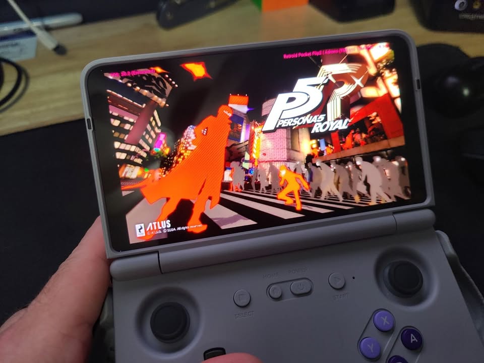 Retroid Pocket Flip 2 en Costa Rica – Consola portátil retro Android tipo Nintendo DS Moorechip Technologies.