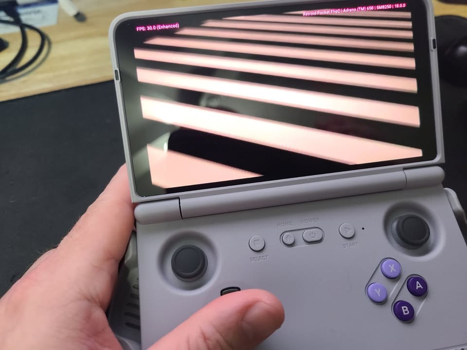 Retroid Pocket Flip 2 en Costa Rica – Consola portátil retro Android tipo Nintendo DS Moorechip Technologies.