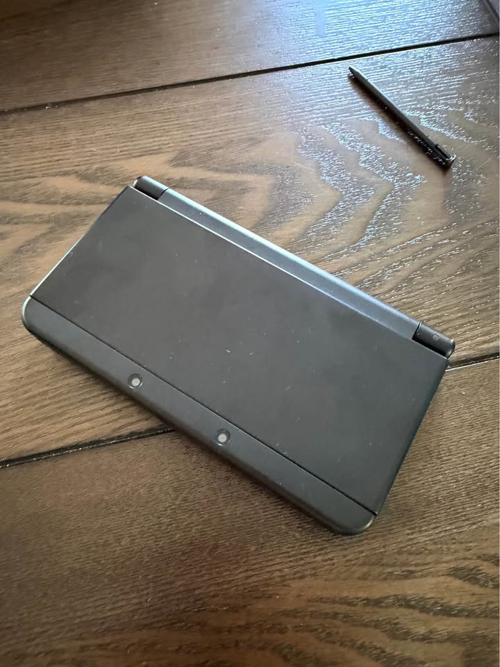 New Nintendo 3DS negra con juegos Pokémon en Costa Rica – Consola portátil Nintendo premium Nintendo