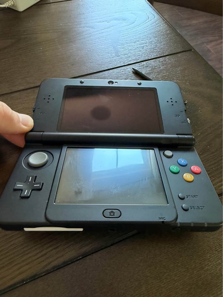 New Nintendo 3DS negra con juegos Pokémon en Costa Rica – Consola portátil Nintendo premium Nintendo