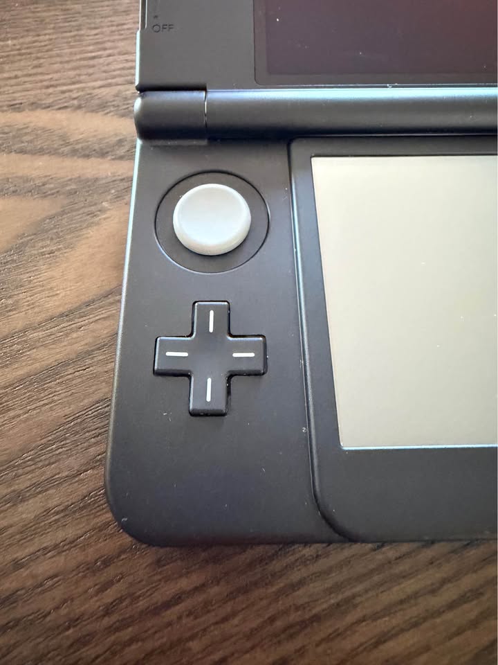 New Nintendo 3DS negra con juegos Pokémon en Costa Rica – Consola portátil Nintendo premium Nintendo