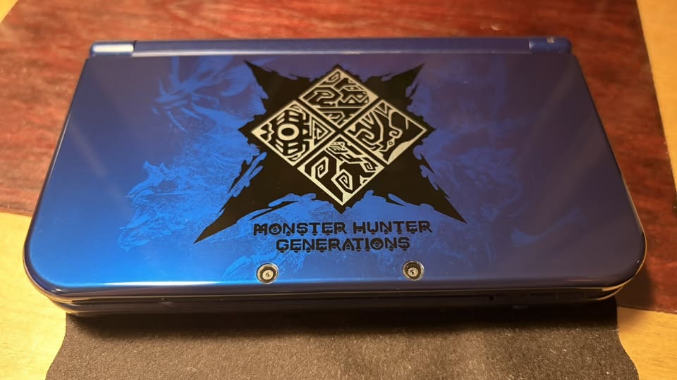 New Nintendo 3DS LL Monster Hunter X | Edición Especial Azul y Roja | Costa Rica