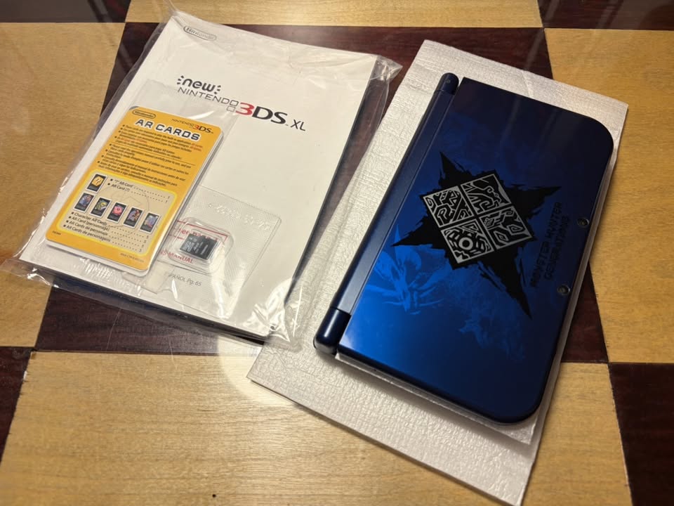 New Nintendo 3DS LL Monster Hunter X | Edición Especial Azul y Roja | Costa Rica