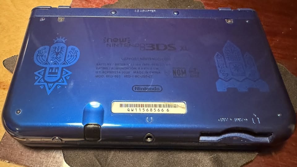 New Nintendo 3DS LL Monster Hunter X | Edición Especial Azul y Roja | Costa Rica