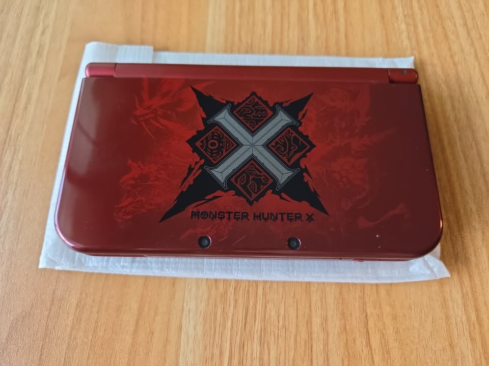 New Nintendo 3DS LL Monster Hunter X | Edición Especial Azul y Roja | Costa Rica