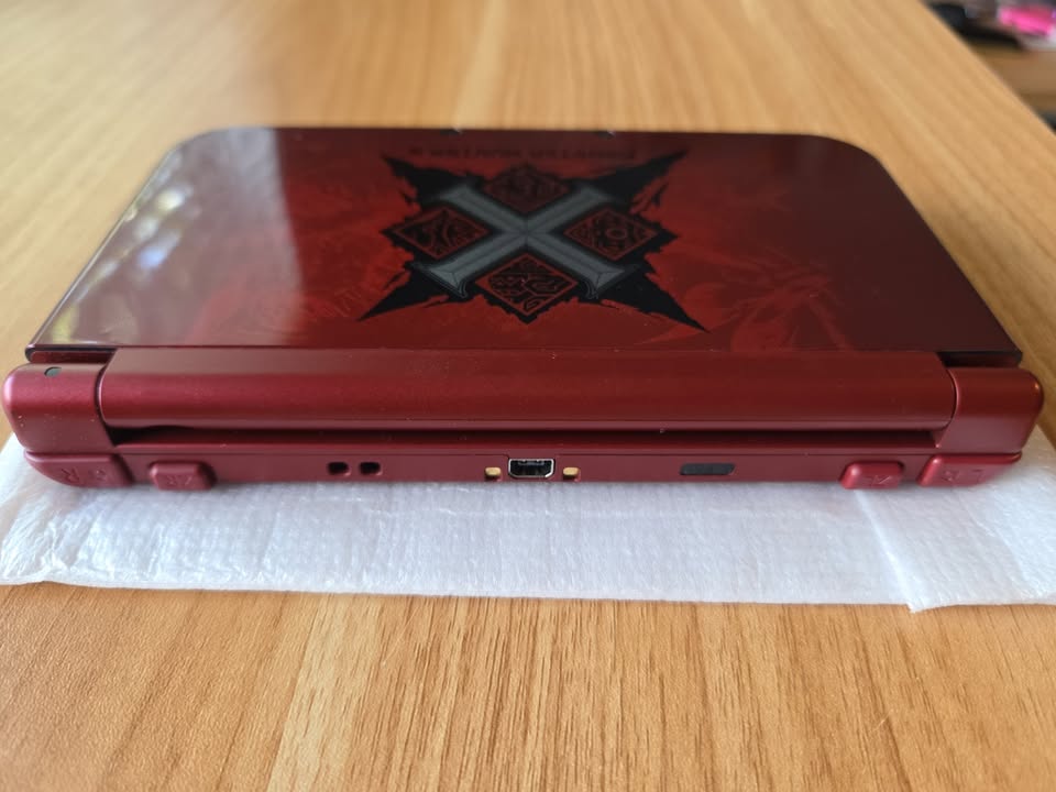 New Nintendo 3DS LL Monster Hunter X | Edición Especial Azul y Roja | Costa Rica